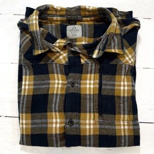Men’s Acsend Flannel Button Down Shirt. Navy, gold, white